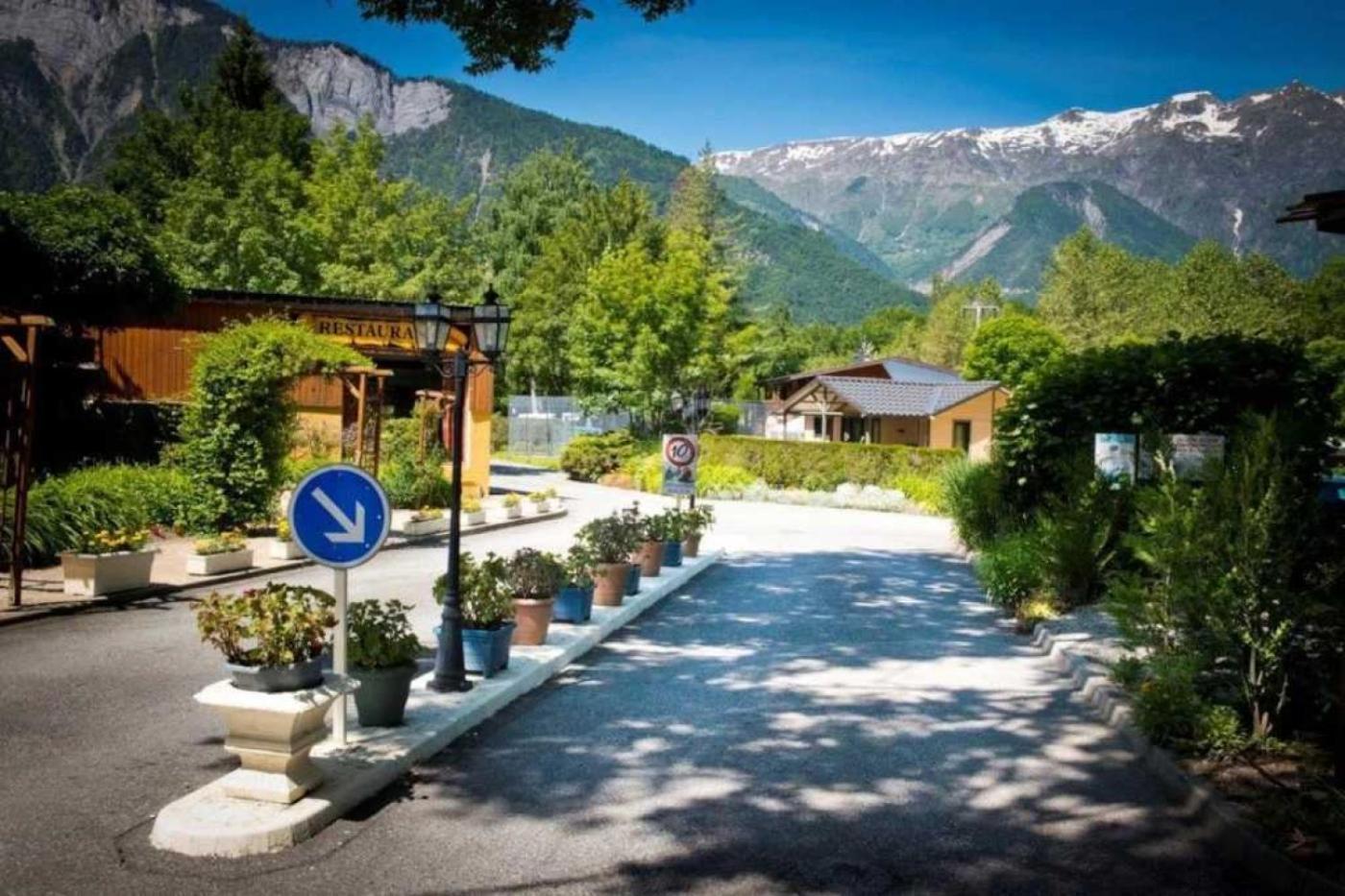 Camping 5 Etoiles - Piscine - Eeceff Le Bourg-dʼOisans 외부 사진