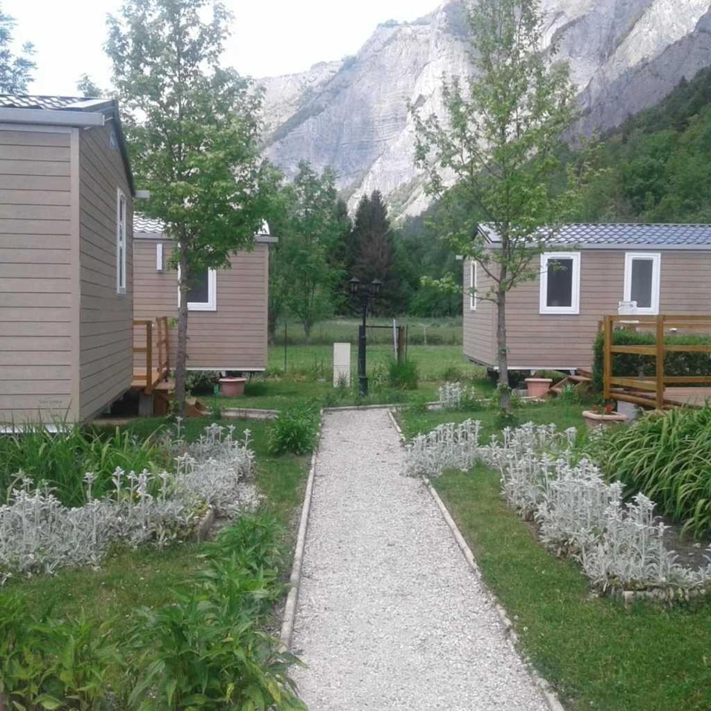 Camping 5 Etoiles - Piscine - Eeceff Le Bourg-dʼOisans 외부 사진